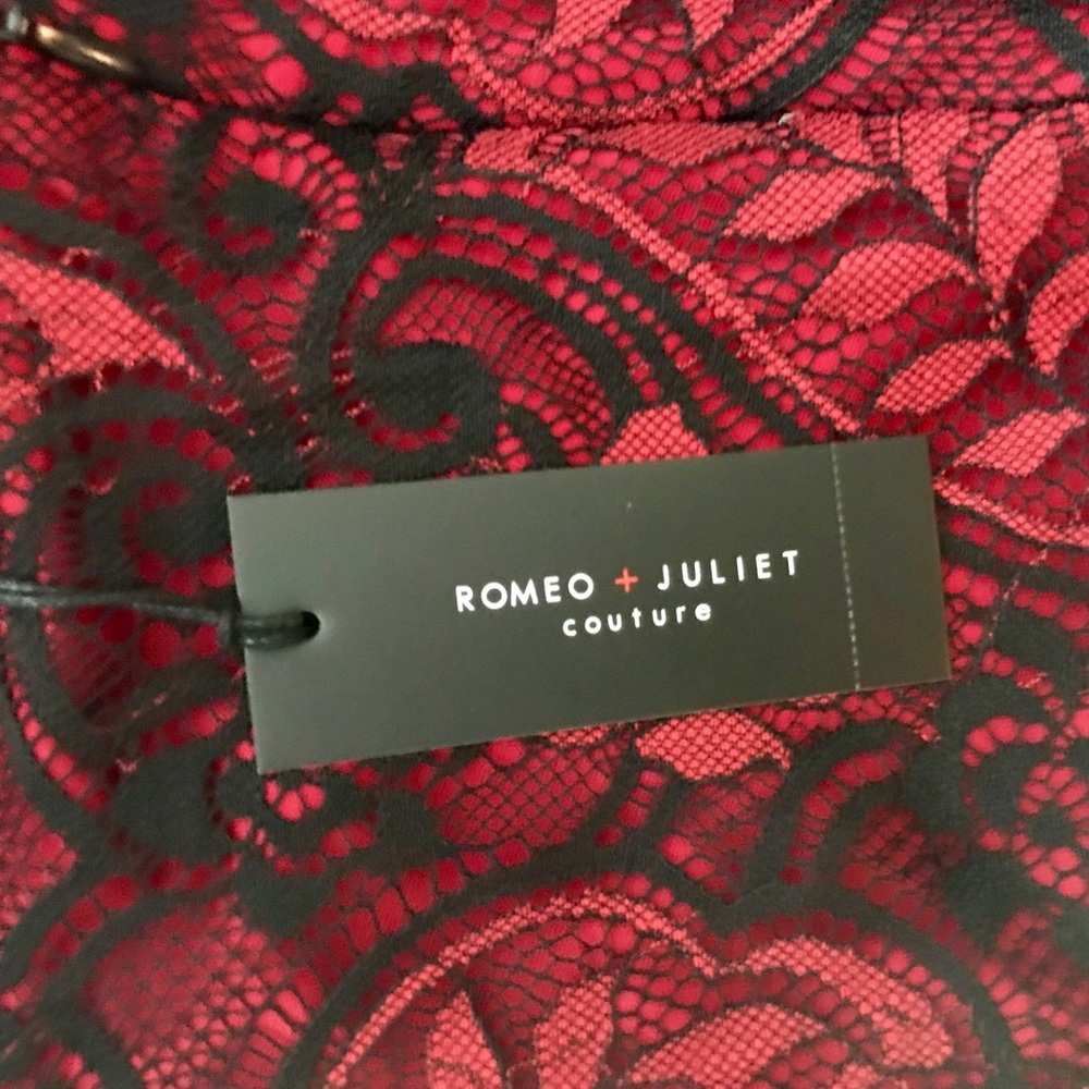 🎉HP🎉R&J Couture Lace Flare Cuff Top - Picture 8 of 8